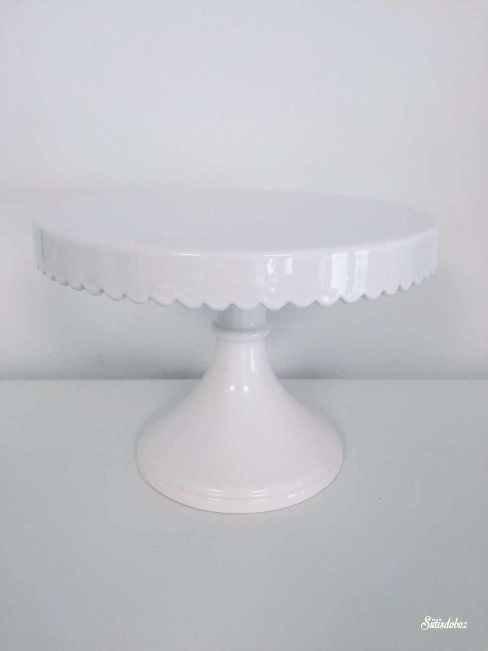 Kerámia tortatál - Fehér csipkés 21cm Kerámia tortatál - Fehér csipkés 21cm